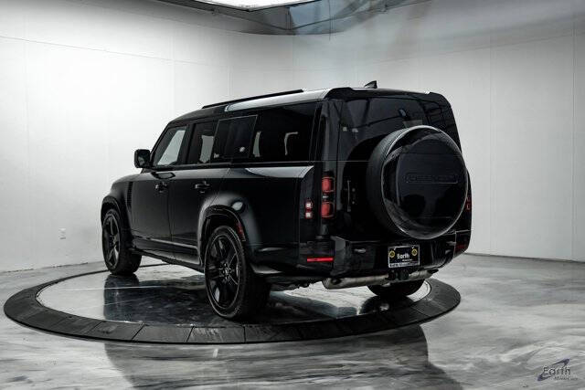 2024 Land Rover Defender 130 P400 X-Dynamic SE