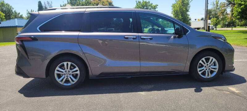 2022 Toyota Sienna XSE 7-Passenger
