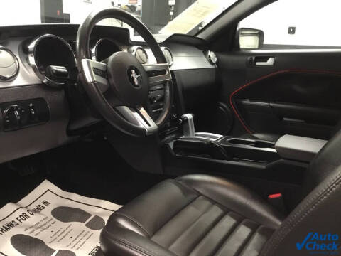 2005 Ford Mustang GT Deluxe