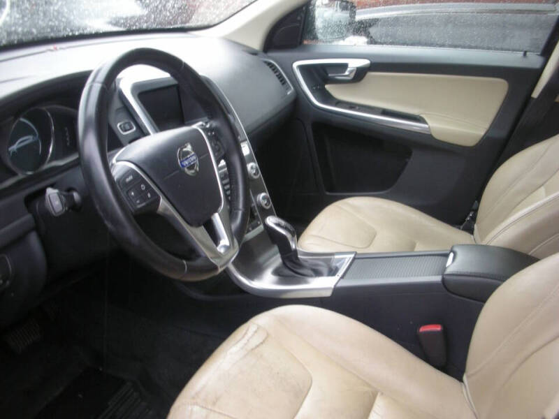 2016 Volvo XC60 T5 Drive-E Premier