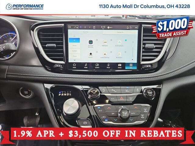 2026 Chrysler Pacifica Select