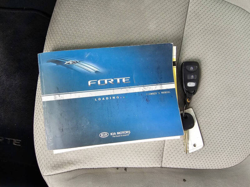 2011 Kia Forte EX - Photo 23
