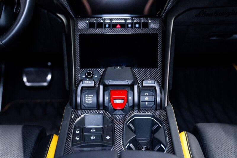2023 Lamborghini Urus Performante