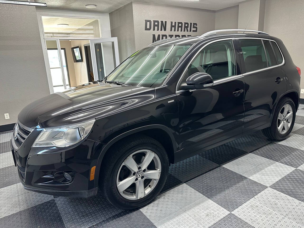 2010 Volkswagen Tiguan for sale at Dan Haris Motors in Waterloo, IA