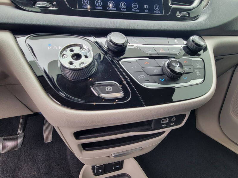 2017 Chrysler Pacifica Touring-L