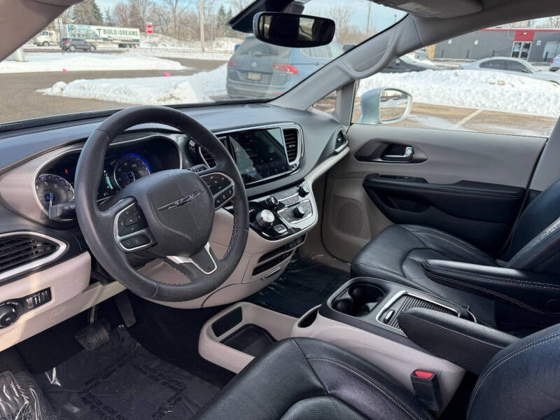 2022 Chrysler Pacifica Touring L