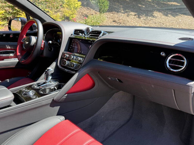 2024 Bentley Bentayga V8