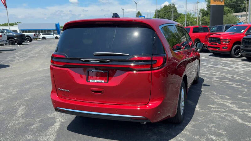 2027 Chrysler Pacifica Select