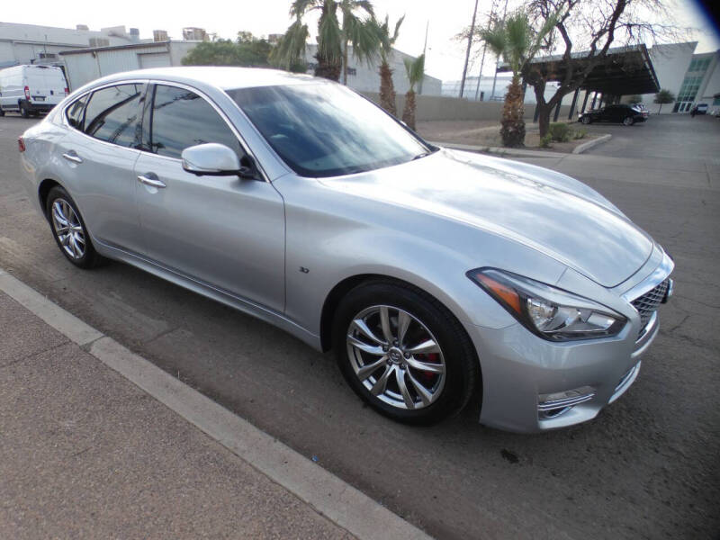 2017 Infiniti Q70 3.7