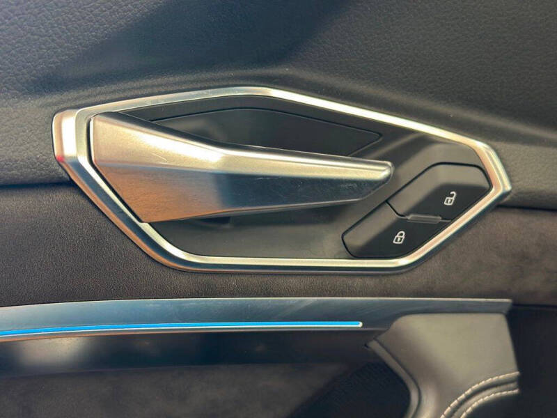 2019 Audi e-tron quattro Prestige