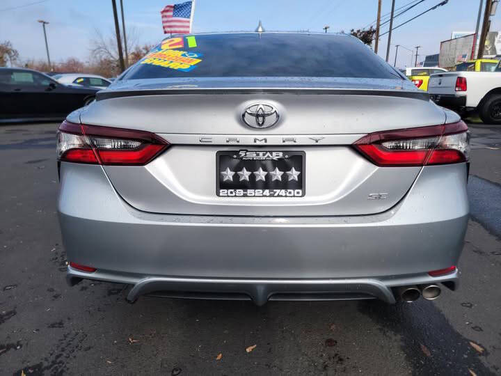 2021 Toyota Camry SE photo 4