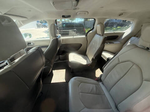 2017 Chrysler Pacifica Touring-L