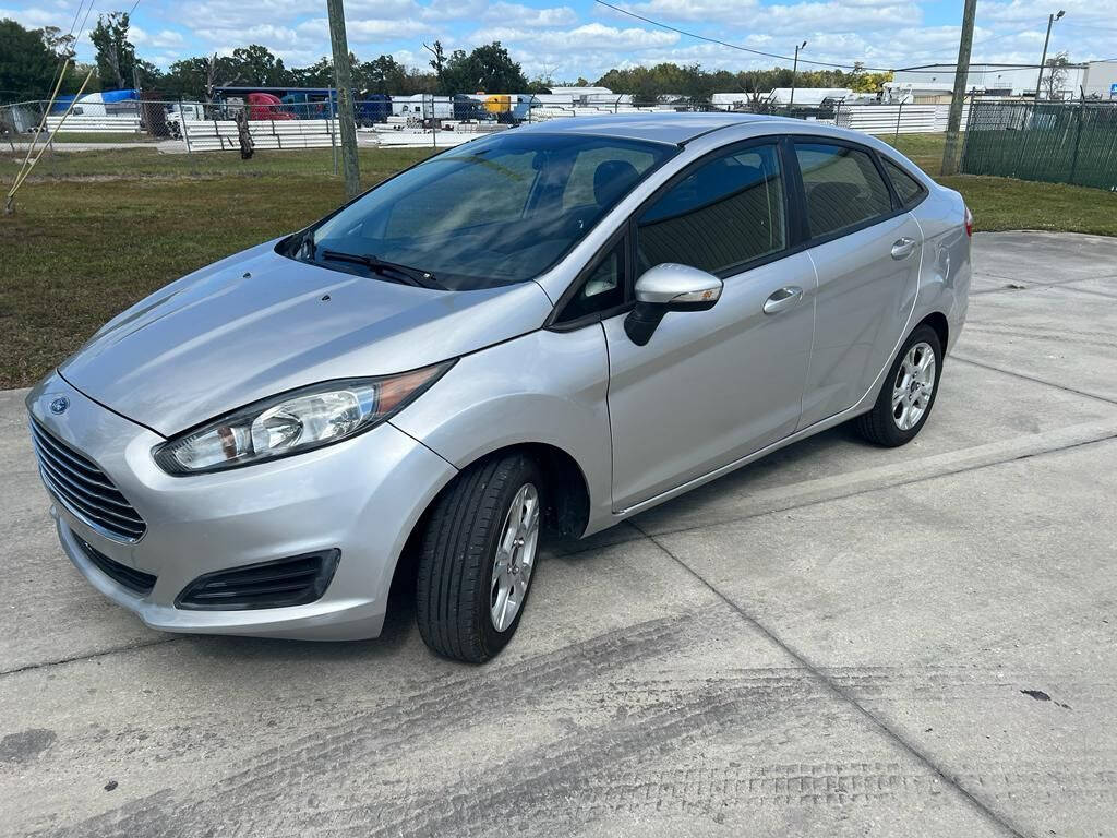 2014 Ford Fiesta SE photo 12