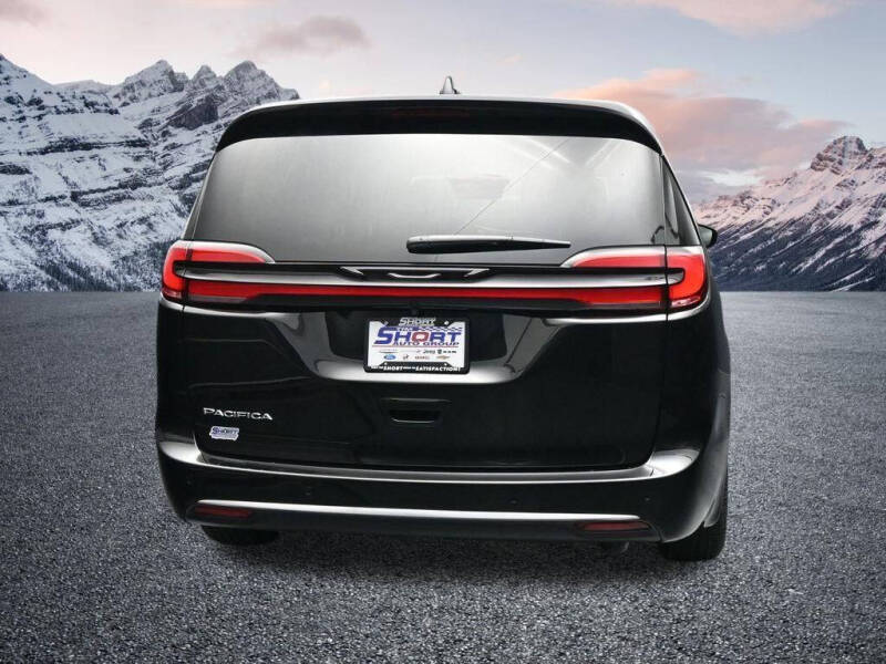 2027 Chrysler Pacifica Select
