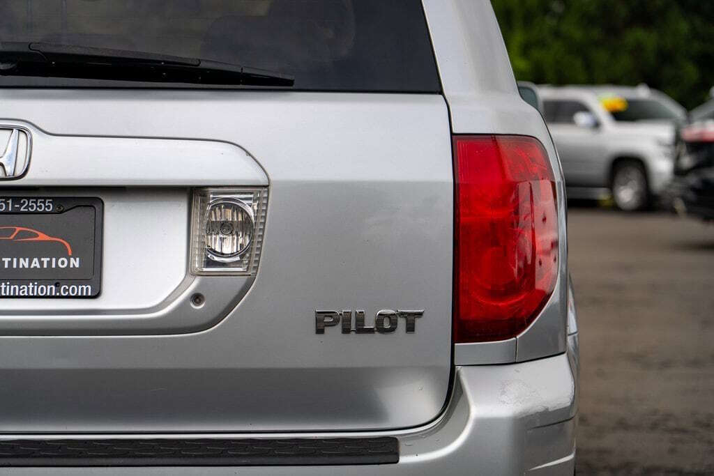 2004 Honda Pilot for sale at Auto Destination in Puyallup, WA