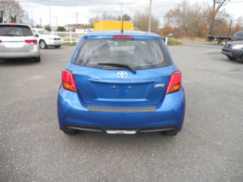 2015 Toyota Yaris 5-Door LE