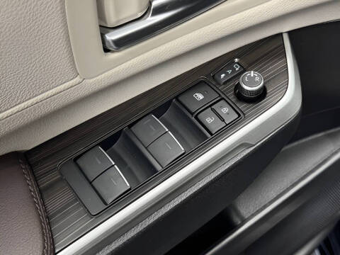 2023 Toyota Sienna Platinum 7-Passenger