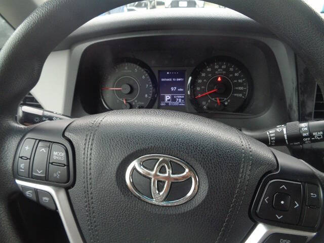 2017 Toyota Sienna LE 8-Passenger