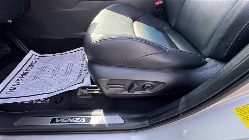 2023 Toyota Venza XLE