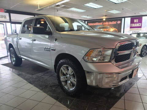2016 RAM 1500 SLT