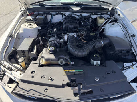 2007 Ford Mustang V6 Deluxe