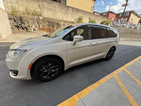 2020 Chrysler Pacifica Touring
