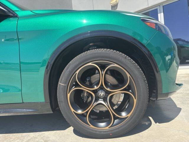 2025 Alfa Romeo Stelvio Intensa