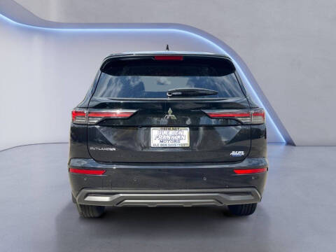 2025 Mitsubishi Outlander ES