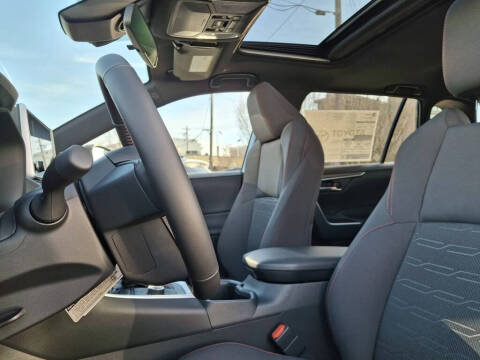 2025 Toyota RAV4 Plug-in Hybrid SE