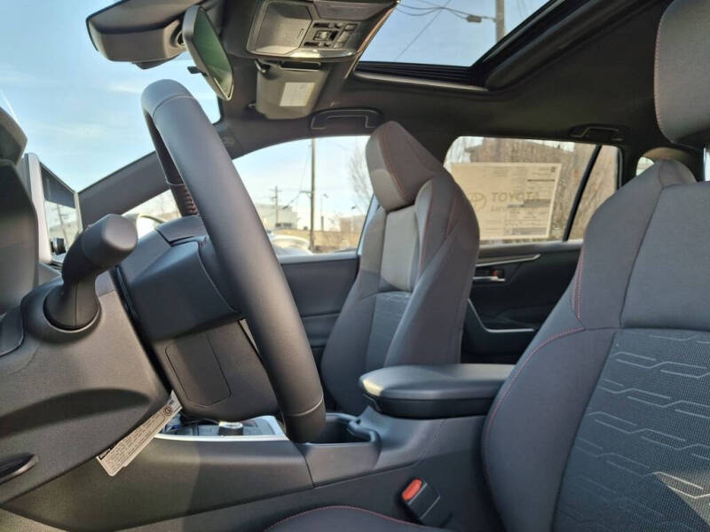 2025 Toyota RAV4 Plug-in Hybrid SE