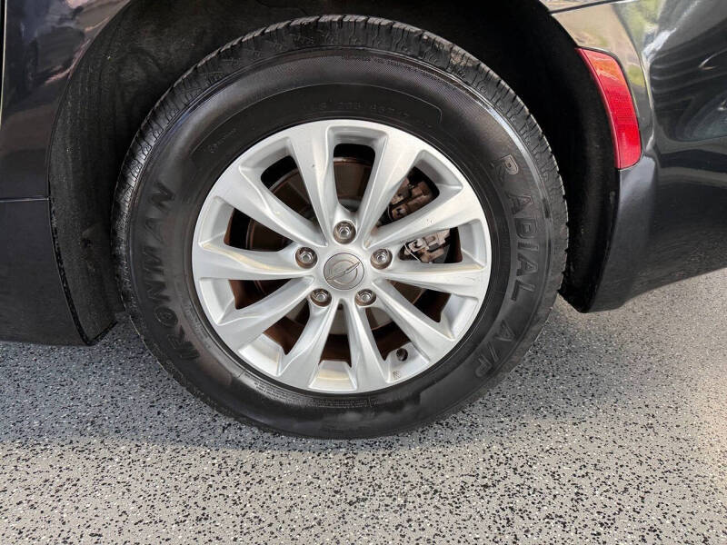2017 Chrysler Pacifica Touring-L