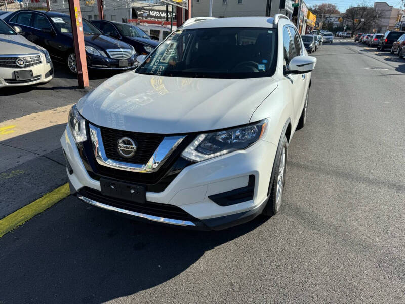 2019 Nissan Rogue SV photo 3