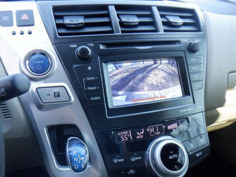 2013 Toyota Prius v Five