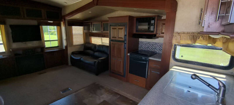2013 Forest River Cedar Creek Silverback 29RE