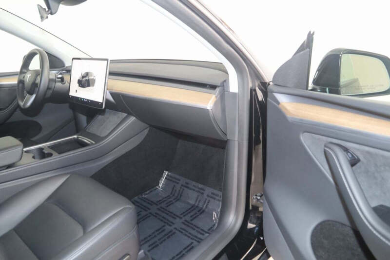 2025 Tesla Model Y Long Range