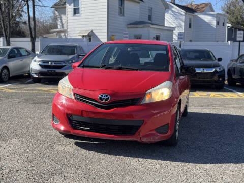 2014 Toyota Yaris 5-Door LE
