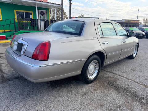2001 Lincoln Town Car Executive