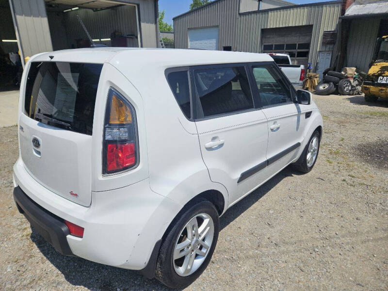 2011 Kia Soul +