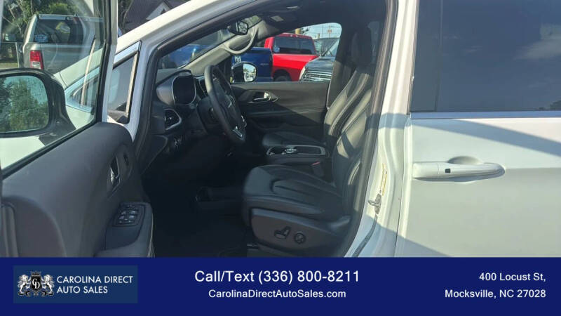 2025 Chrysler Pacifica Select