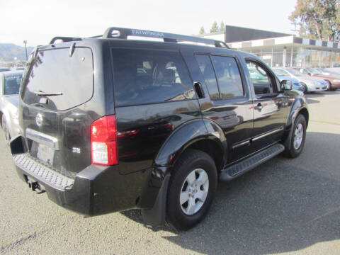 2005 Nissan Pathfinder LE