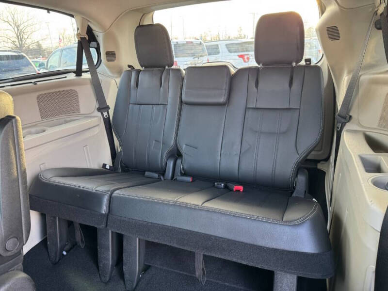 2011 Chrysler Town and Country Touring-L