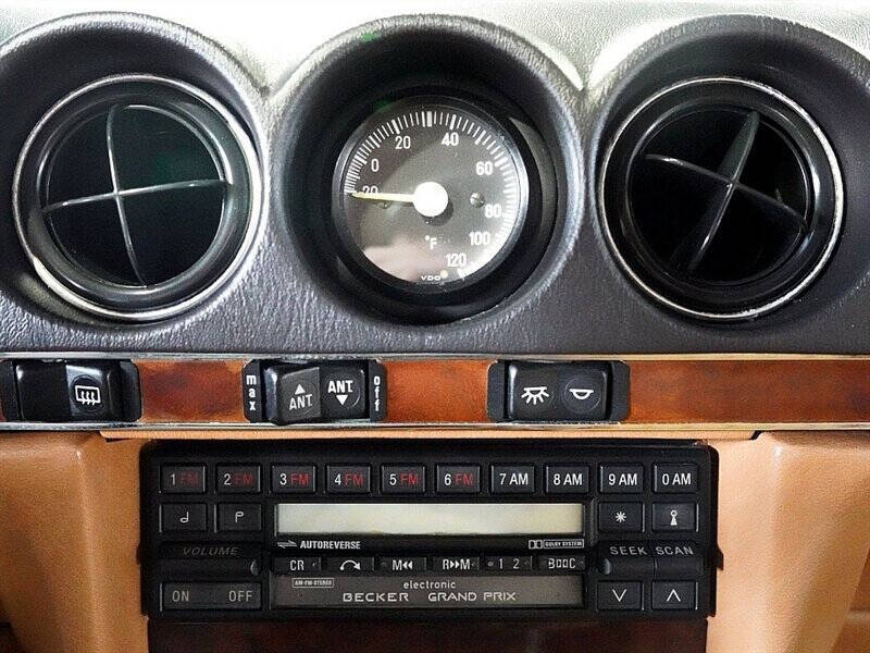 1989 Mercedes-Benz 560-Class 32