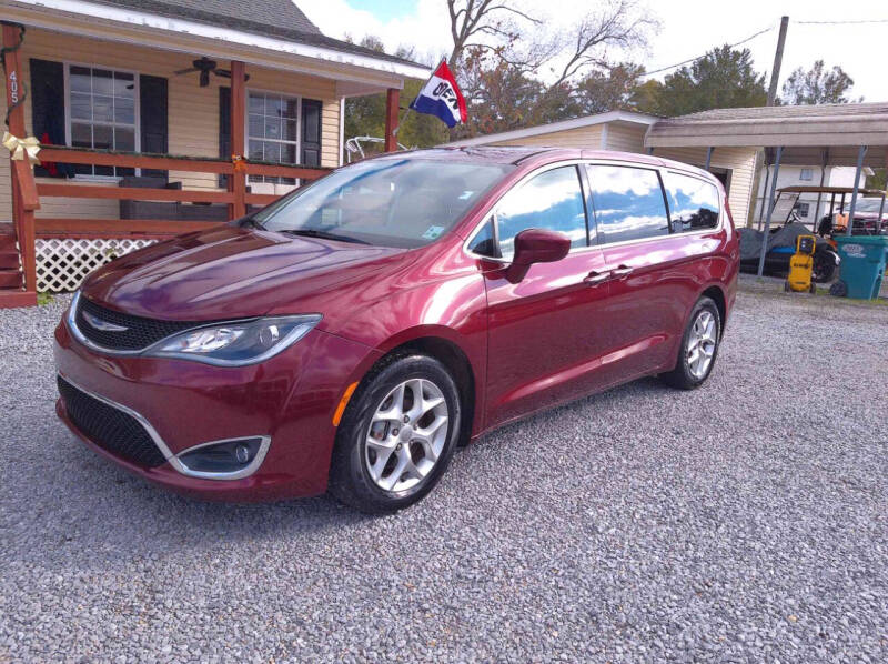 2019 Chrysler Pacifica Touring Plus's photo