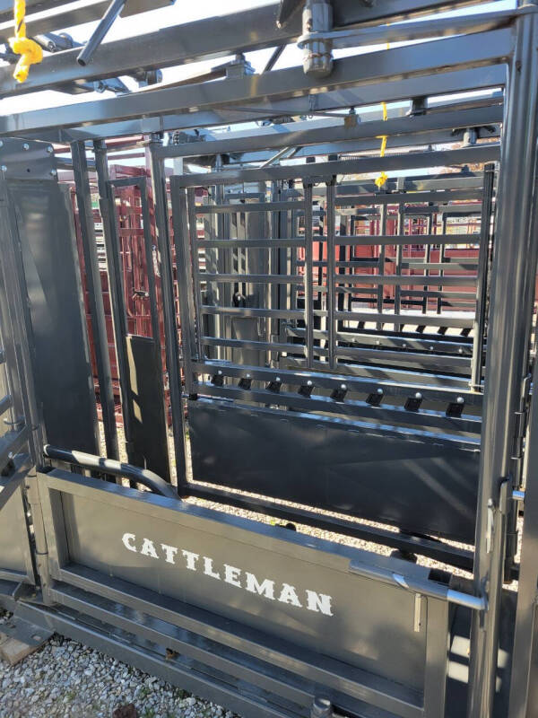 2025 Cattleman Manual w/Solid Floor