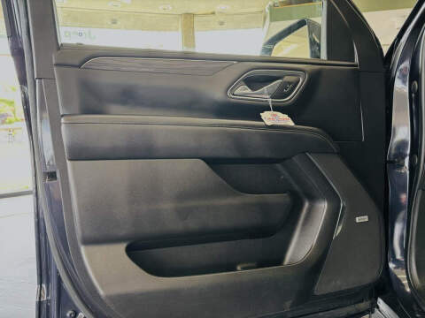 2023 GMC Yukon XL SLT