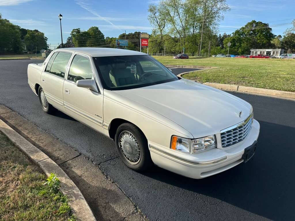 Off White 1999 Cadillac DeVille Base 4dr Sedan 2