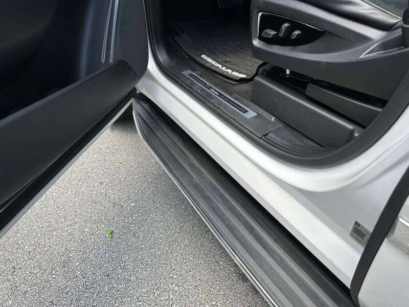 2017 Cadillac Escalade Standard