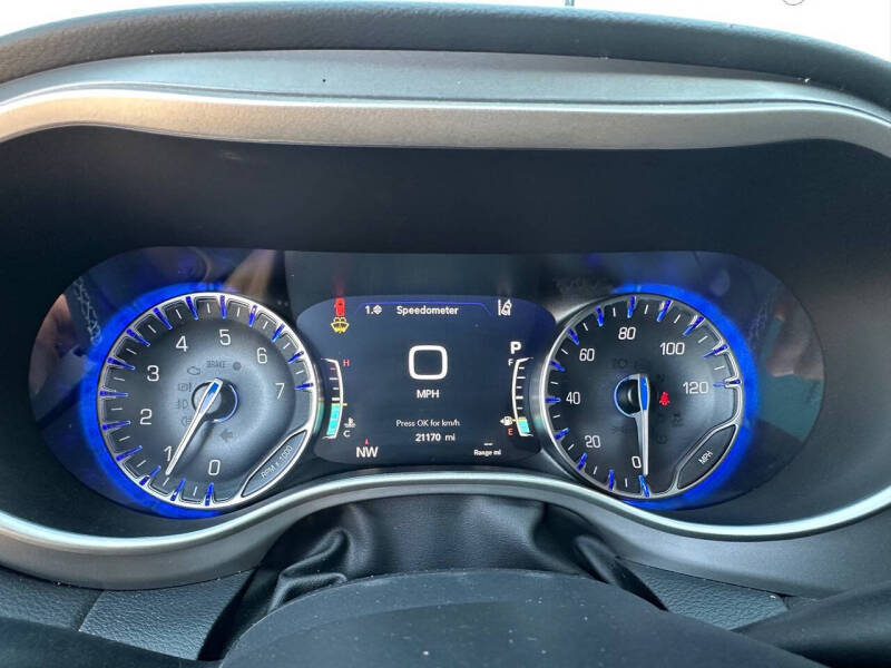 2025 Chrysler Pacifica Select