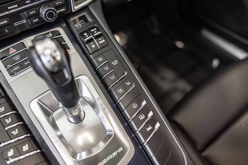 2016 Porsche Panamera 4 Edition