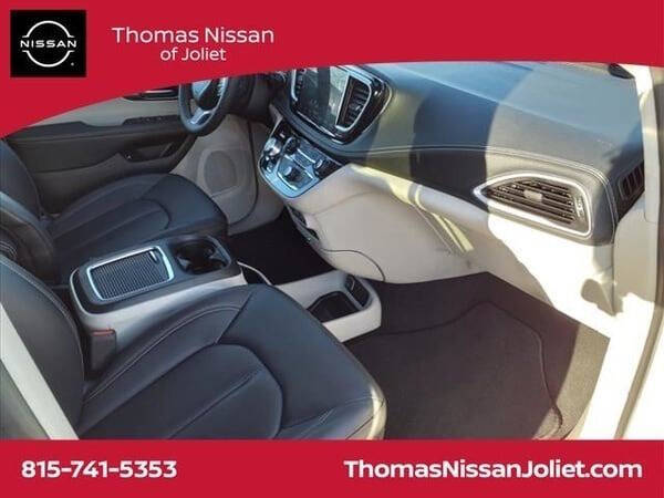 2024 Chrysler Pacifica Plug-In Hybrid Select